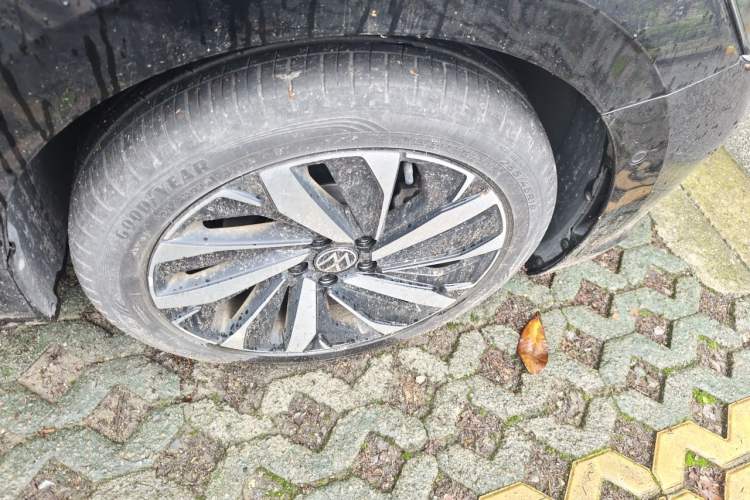 Used Volkswagen Passat 2023 330TSI Prestige Edition Right Front Wheel Hub