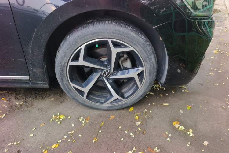 Used Volkswagen Passat 2023 Revised 330TSI Starry Elite Edition Right Front Wheel Hub