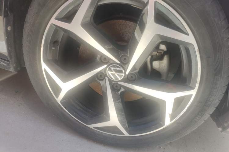 Used Volkswagen Passat 2023 Revised 330TSI Starry Elite Edition Right Front Wheel Hub