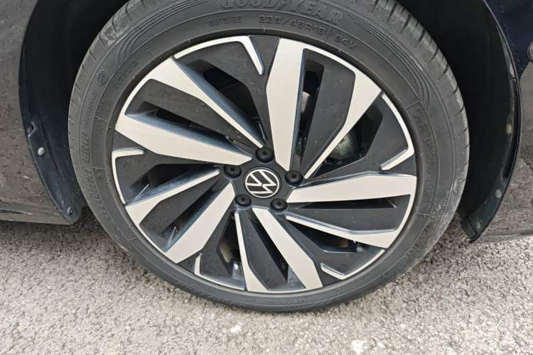 Used Volkswagen Passat 2023 330TSI Luxury Edition Right Front Wheel Hub