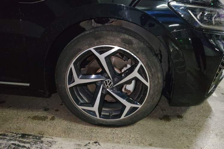 Used Volkswagen Passat 2023 Restyled 330TSI Starry Luxury Edition Right Front Wheel Hub