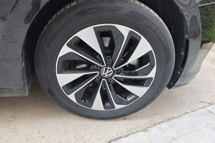 Used Volkswagen Passat 2023 Revised 280TSI Elite Edition Right Front Wheel Hub