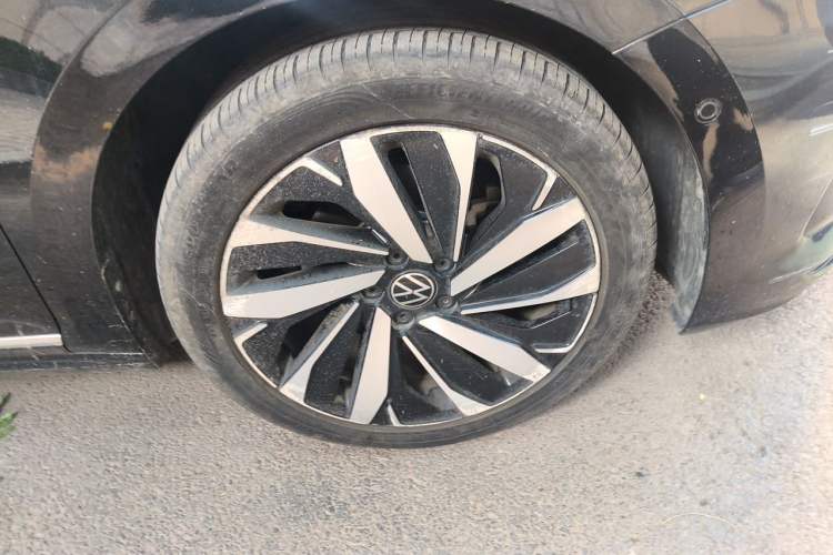 Used Volkswagen Passat 2023 330TSI Prestige Edition Right Front Wheel Hub