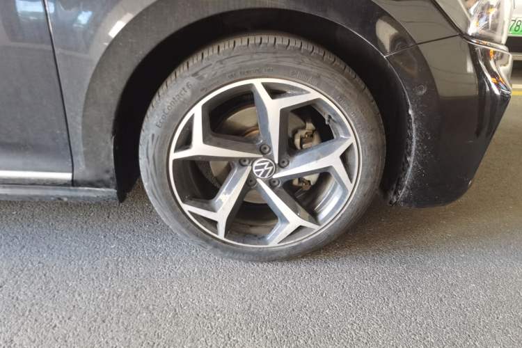 Used Volkswagen Passat 2023 330TSI Elite Edition Right Front Wheel Hub