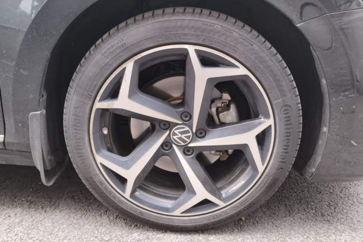 Used Volkswagen Passat 2023 330TSI Starry Elite Edition Right Front Wheel Hub