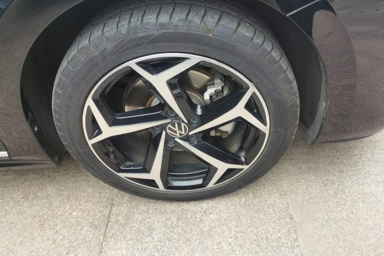 Used Volkswagen Passat 2023 Revised 330TSI Starry Elite Edition Right Front Wheel Hub
