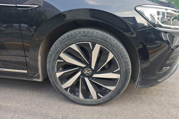 Used Volkswagen Passat 2023 Revised Version 380TSI Flagship Edition Right Front Wheel Hub