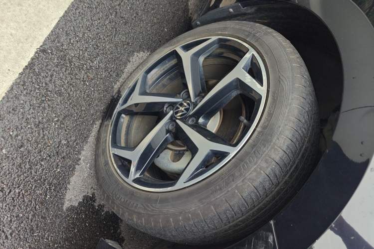 Used Volkswagen Passat 2023 Revised 330TSI Starry Elite Edition Right Front Wheel Hub