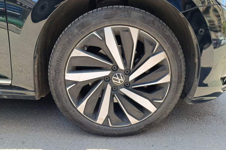 Used Volkswagen Passat 2023 330TSI Luxury Edition Right Front Wheel Hub
