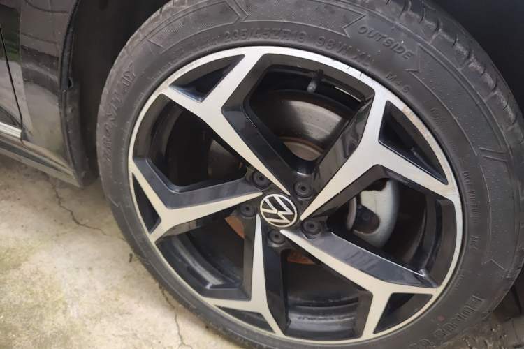 Used Volkswagen Passat 2023 330TSI Starry Elite Edition Right Front Wheel Hub