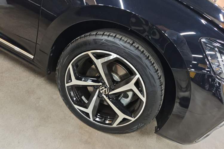 Used Volkswagen Passat 2023 Revised 330TSI Starry Elite Edition Right Front Wheel Hub