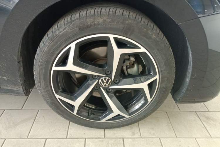 Used Volkswagen Passat 2023 Revised 330TSI Starry Elite Edition Right Front Wheel Hub