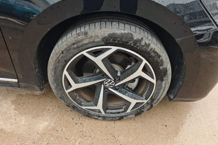 Used Volkswagen Passat 2023 Revised 330TSI Starry Elite Edition Right Front Wheel Hub