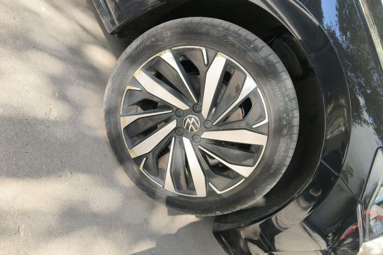 Used Volkswagen Passat 2023 Revised 330TSI Elite Edition Right Front Wheel Hub