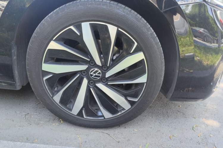 Used Volkswagen Passat 2023 330TSI Starry Elite Edition Right Front Wheel Hub
