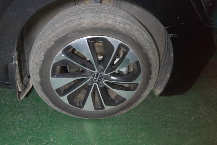Used Volkswagen Passat 2023 330TSI Starry Elite Edition Right Front Wheel Hub
