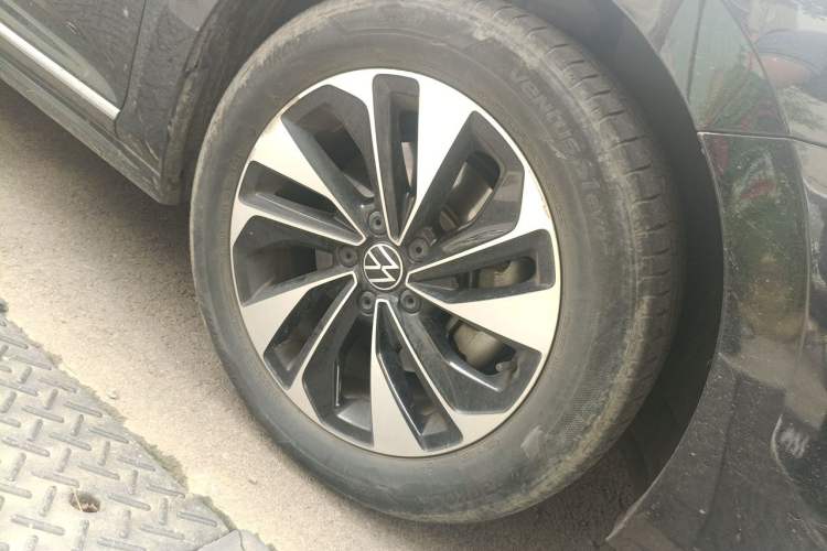 Used Volkswagen Passat 2023 330TSI Starry Elite Edition Right Front Wheel Hub