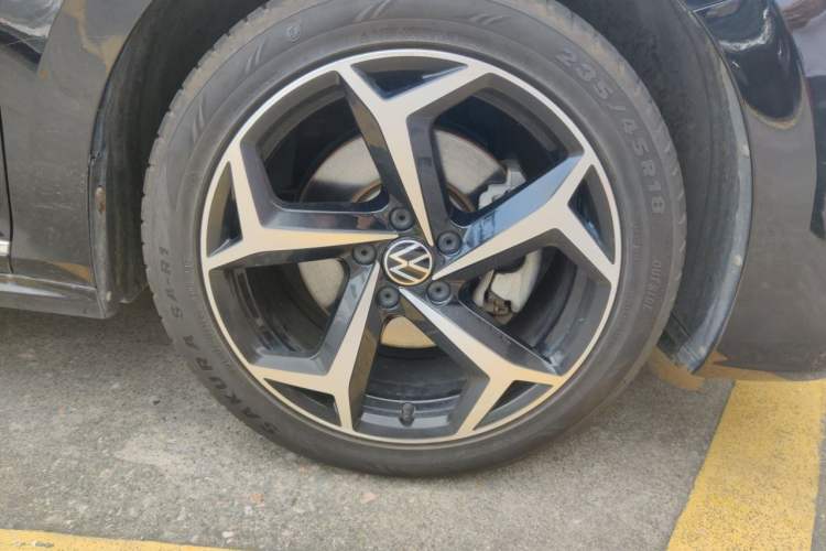 Used Volkswagen Passat 2023 Revised 330TSI Starry Elite Edition Right Front Wheel Hub