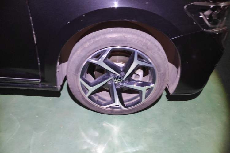 Used Volkswagen Passat 2023 Revised 330TSI Starry Elite Edition Right Front Wheel Hub