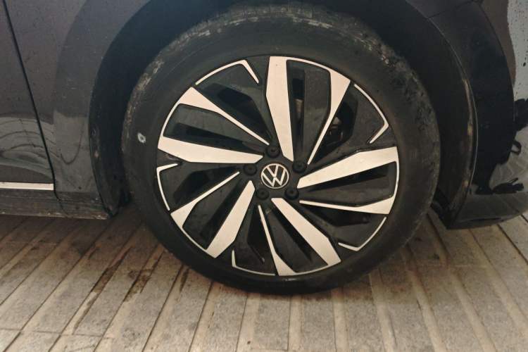 Used Volkswagen Passat 2023 Revised 330TSI Elite Edition Right Front Wheel Hub