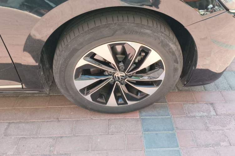 Used Volkswagen Passat 2023 Revised 330TSI Starry Elite Edition Right Front Wheel Hub