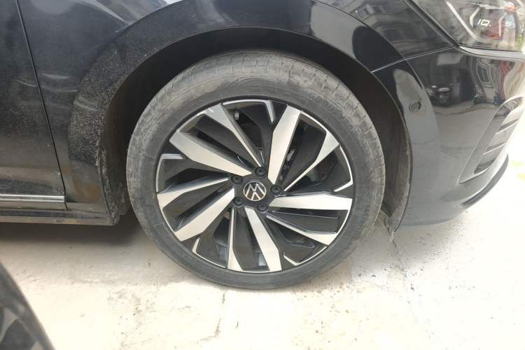 Used Volkswagen Passat 2023 Revised 380TSI Luxury Edition Right Front Wheel Hub