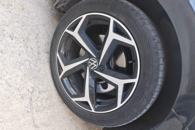 Used Volkswagen Passat 2023 330TSI Starry Elite Edition Right Front Wheel Hub