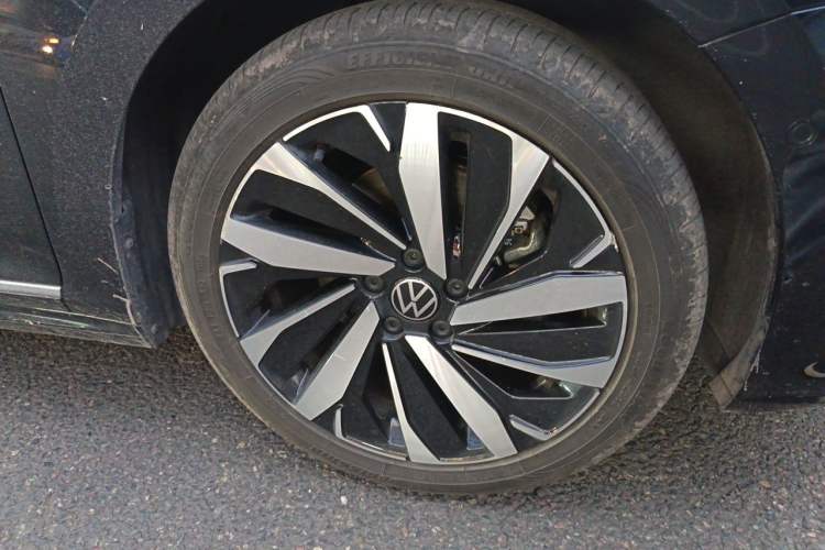 Used Volkswagen Passat 2023 330TSI Prestige Edition Right Front Wheel Hub