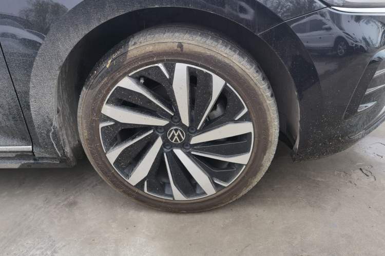 Used Volkswagen Passat 2023 Revised 330TSI Elite Edition Right Front Wheel Hub