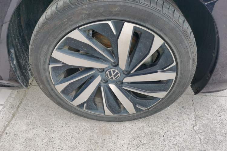 Used Volkswagen Passat 2023 Revised 330TSI Elite Edition Right Front Wheel Hub