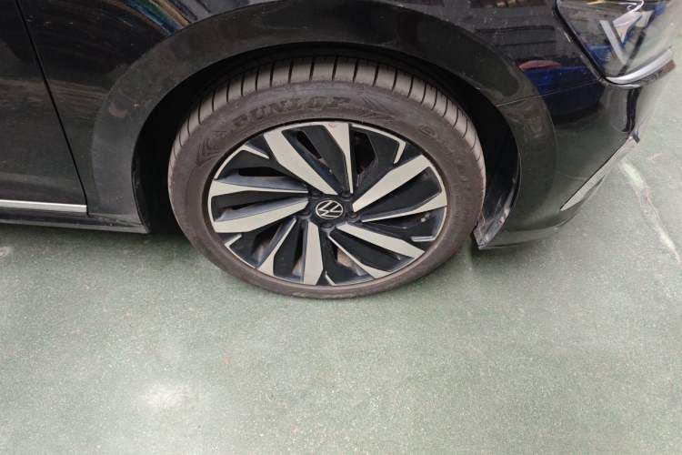 Used Volkswagen Passat 2023 Revised 380TSI Luxury Edition Right Front Wheel Hub