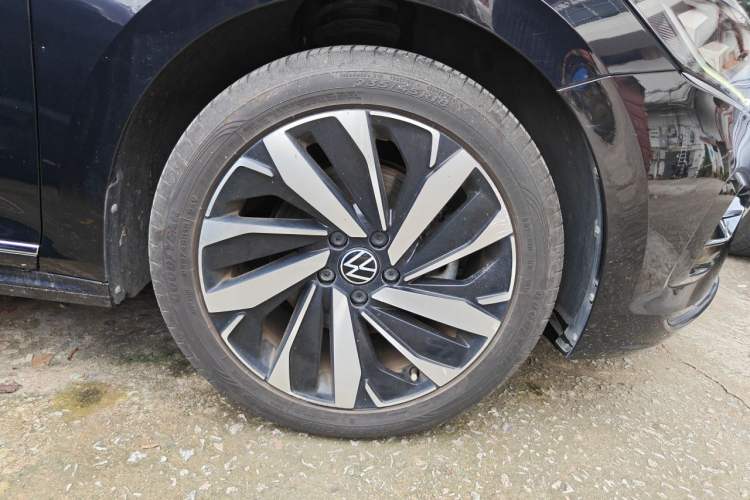 Used Volkswagen Passat 2023 330TSI Elite Edition Right Front Wheel Hub