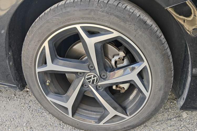 Used Volkswagen Passat 2023 330TSI Starry Luxury Edition Right Front Wheel Hub
