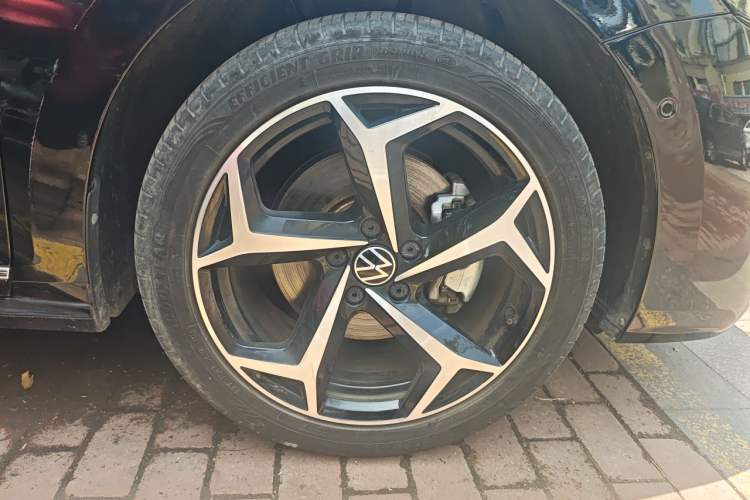 Used Volkswagen Passat 2023 330TSI Starry Luxury Edition Right Front Wheel Hub