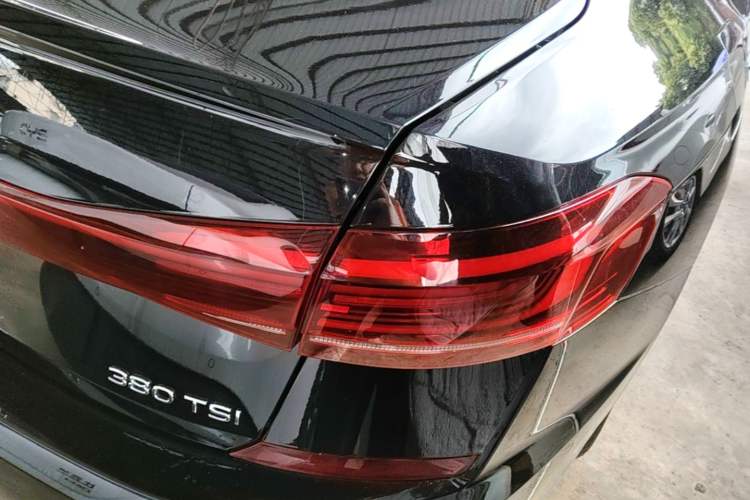 Used Volkswagen Passat 2023 Facelift 330TSI Luxury Edition Right Rear Taillight