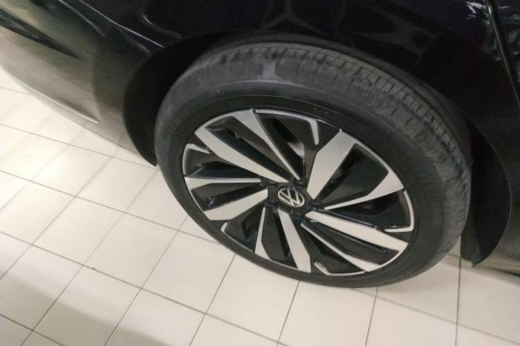 Used Volkswagen Passat 2023 Revised 330TSI Elite Edition Right Rear Wheel Hub