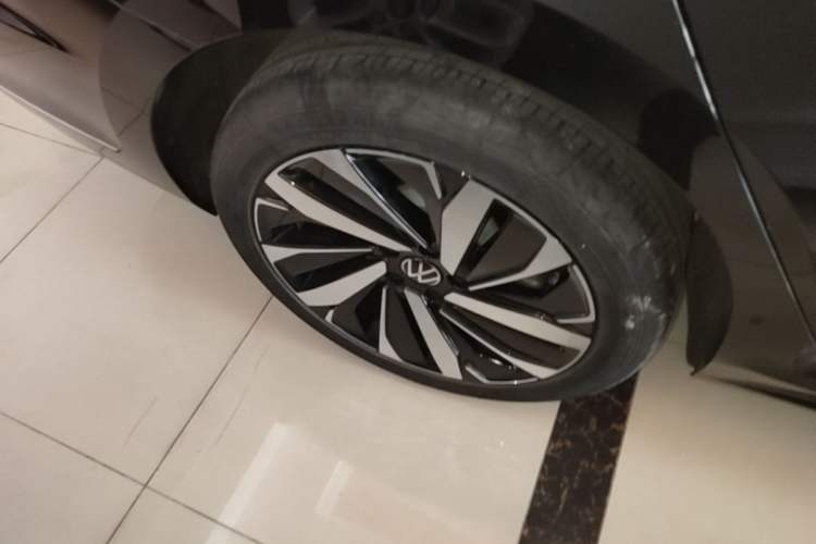 Used Volkswagen Passat 2023 Revised 330TSI Elite Edition Right Rear Wheel Hub