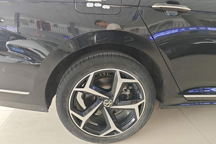 Used Volkswagen Passat 2023 Revised 330TSI Starry Elite Edition Right Rear Wheel Hub