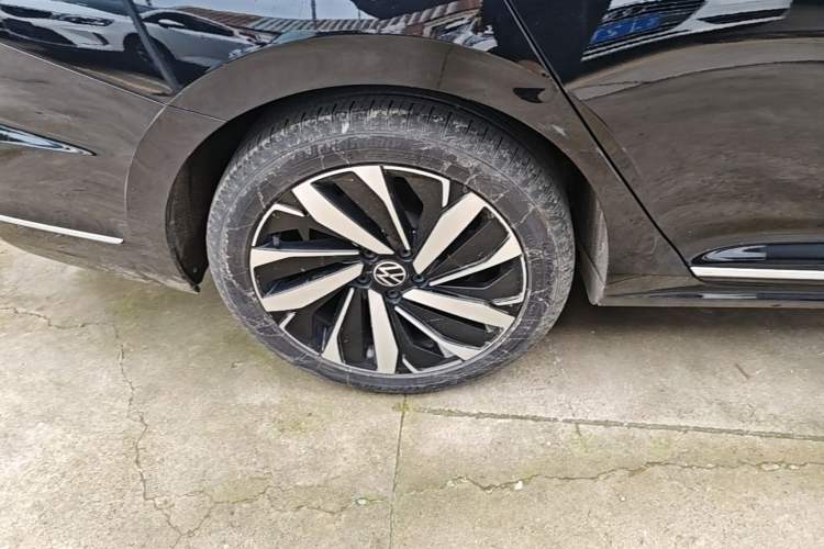 Used Volkswagen Passat 2023 Facelift 330TSI Luxury Edition Right Rear Wheel Hub