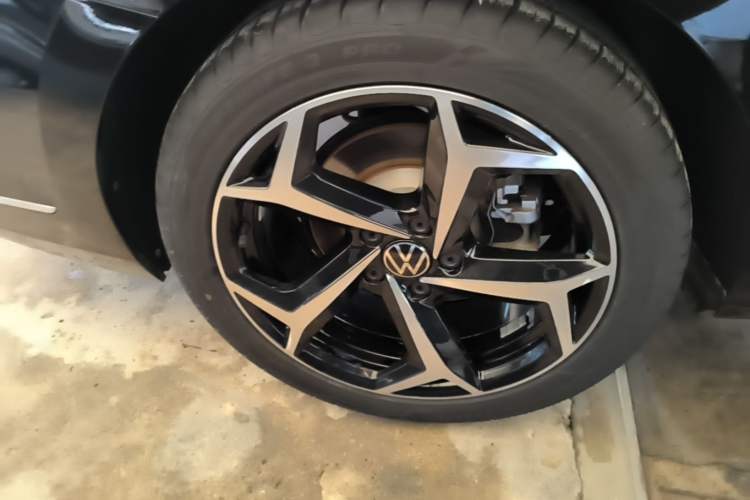 Used Volkswagen Passat 2023 330TSI Starry Luxury Edition Right Rear Wheel Hub