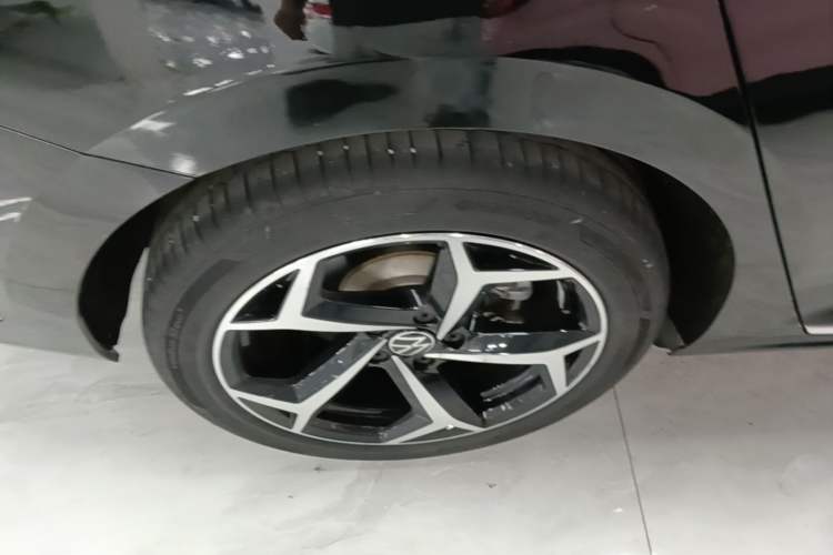 Used Volkswagen Passat 2023 Revised 330TSI Starry Elite Edition Right Rear Wheel Hub