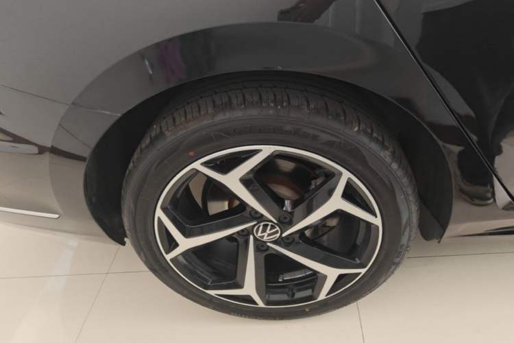 Used Volkswagen Passat 2023 Restyled 330TSI Starry Luxury Edition Right Rear Wheel Hub