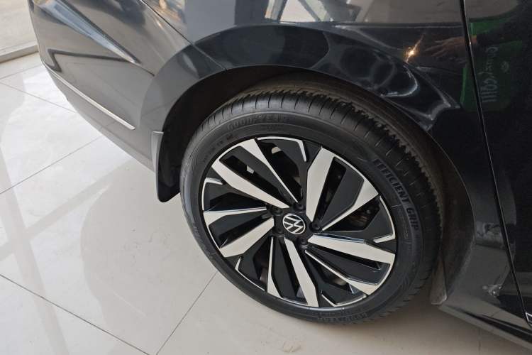 Used Volkswagen Passat 2023 Revised 330TSI Starry Elite Edition Right Rear Wheel Hub