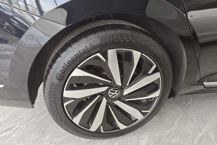 Used Volkswagen Passat 2023 330TSI Elite Edition Right Rear Wheel Hub