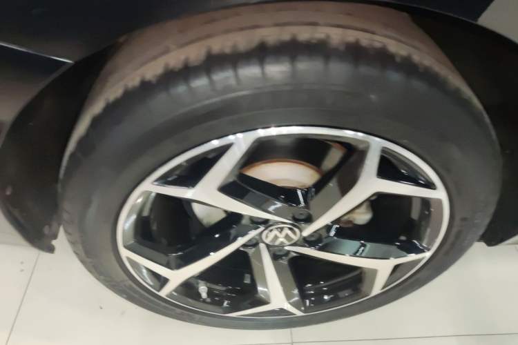 Used Volkswagen Passat 2023 Revised 330TSI Starry Elite Edition Right Rear Wheel Hub