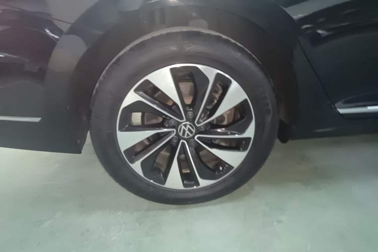 Used Volkswagen Passat 2023 330TSI Starry Elite Edition Right Rear Wheel Hub