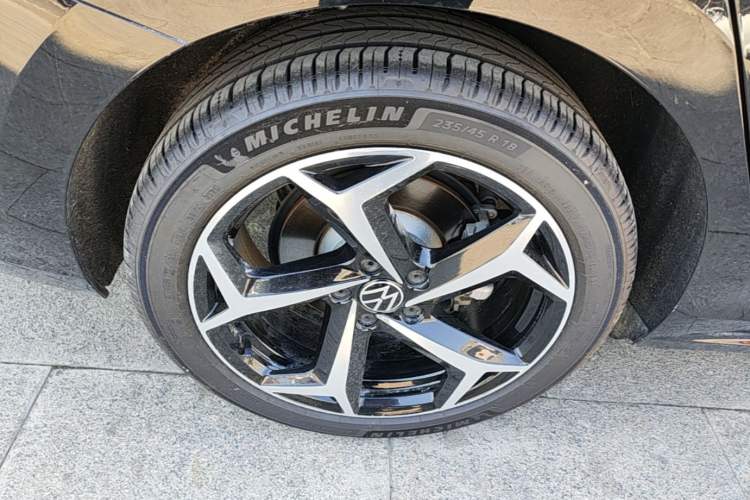 Used Volkswagen Passat 2023 Revised 330TSI Starry Elite Edition Right Rear Wheel Hub