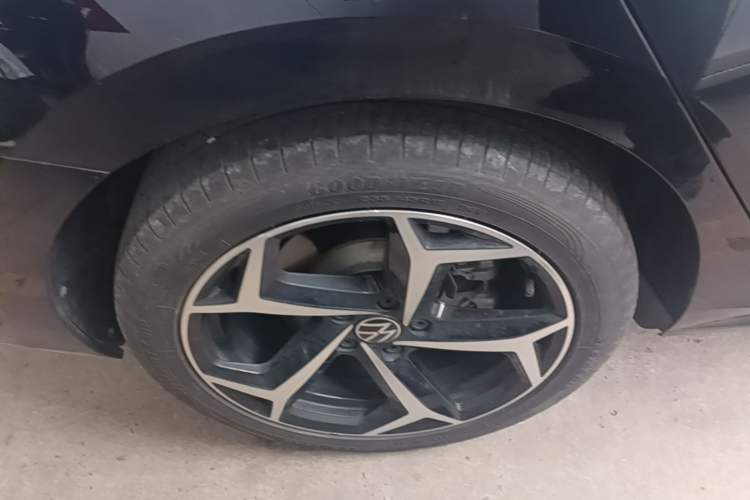 Used Volkswagen Passat 2023 Restyled 330TSI Starry Luxury Edition Right Rear Wheel Hub