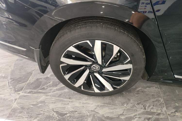 Used Volkswagen Passat 2023 Revised 330TSI Elite Edition Right Rear Wheel Hub