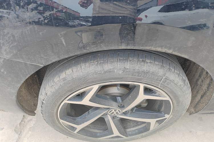 Used Volkswagen Passat 2023 330TSI Starry Luxury Edition Right Rear Wheel Hub